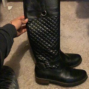 Black knee boots